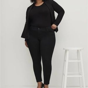 LUXE SKINNY JEAN - SATEEN STRETCH BLACK Size 16